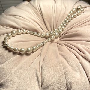 White House Black Market Pearl Magnetic Necklace